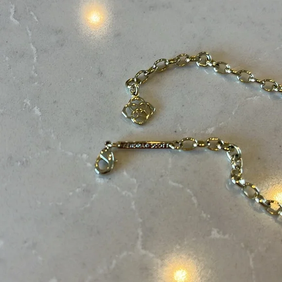 Kendra Scott green pendant necklace with gold chain - Picture 3 of 3